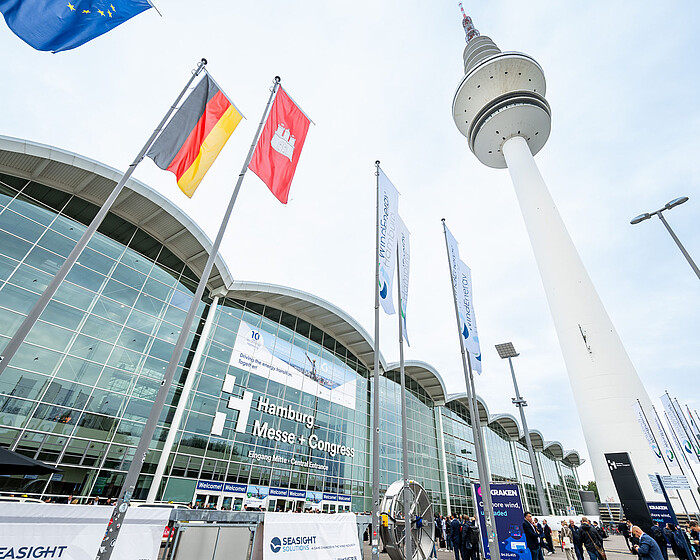 WindEnergy Hamburg 2024 / Central Entrance WindEnergy Hamburg 2024 / visitors at Central Entrance