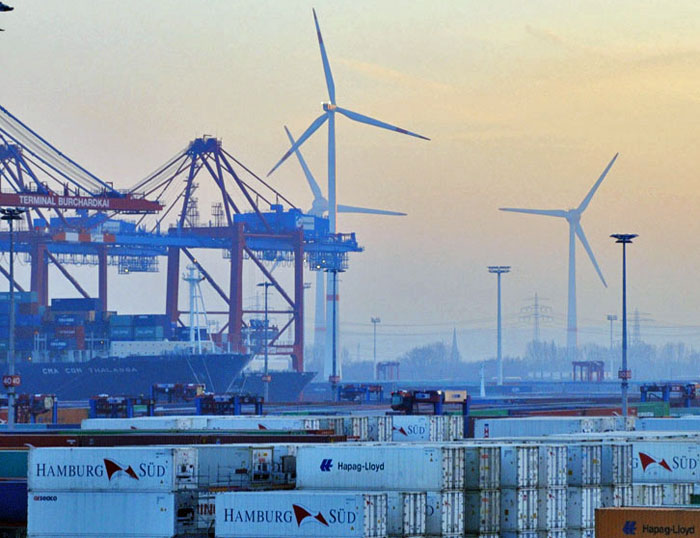 Windräder im Hamburger Hafen